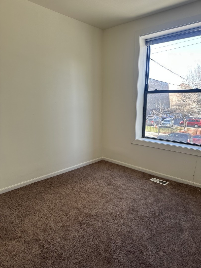 5826 N Broadway Street 1