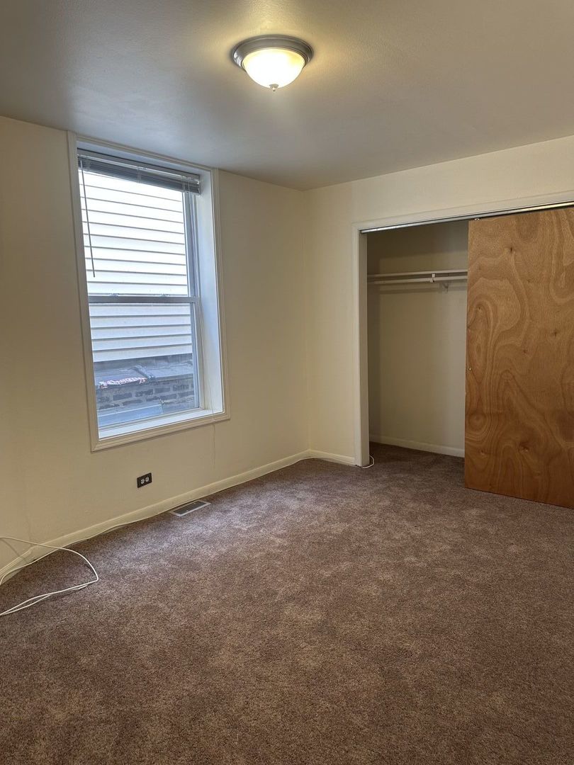 5826 N Broadway Street 1