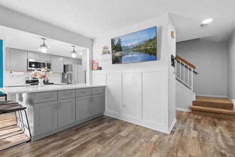 Tiny photo for 7024 Olde Gatehouse Road, Tinley Park, IL 60477 (MLS # 12510974)