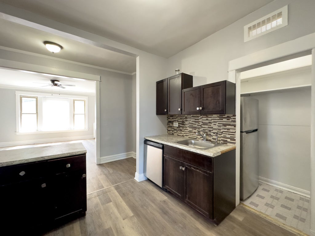 1222 W Rosemont Avenue 1
