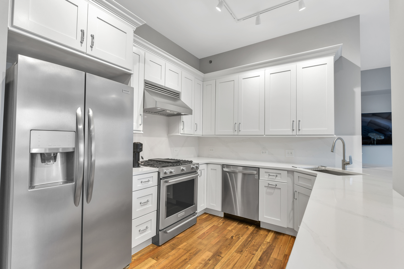 230 W Division Street 605
