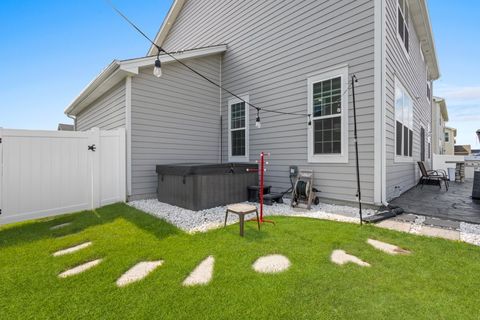 Tiny photo for 88 HEDGEROW Drive, Elgin, IL 60124 (MLS # 12469829)