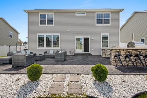 Tiny photo for 88 HEDGEROW Drive, Elgin, IL 60124 (MLS # 12469829)
