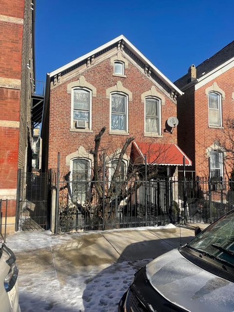 Photo of 1320 W 18th Place, Chicago, IL 60608 (MLS # 12544988)