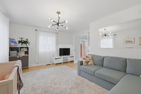 Tiny photo for 1525 N Arlington Heights Road #D, Arlington Heights, IL 60004 (MLS # 12613222)