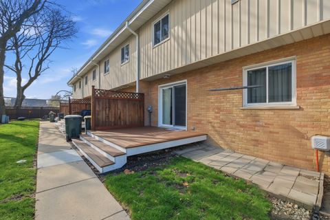 Tiny photo for 1525 N Arlington Heights Road #D, Arlington Heights, IL 60004 (MLS # 12613222)