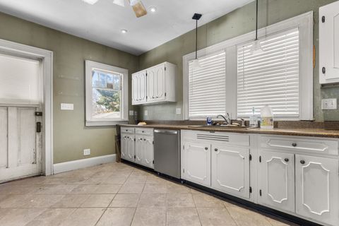 Tiny photo for 212 N Gardiner Avenue, Rockford, IL 61107 (MLS # 12592271)