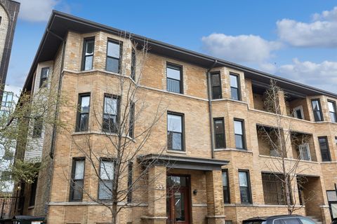 Photo of 555 W Briar Place #202, Chicago, IL 60657 (MLS # 12180629)