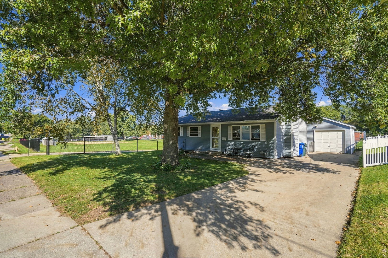 1925 N Elsie Avenue