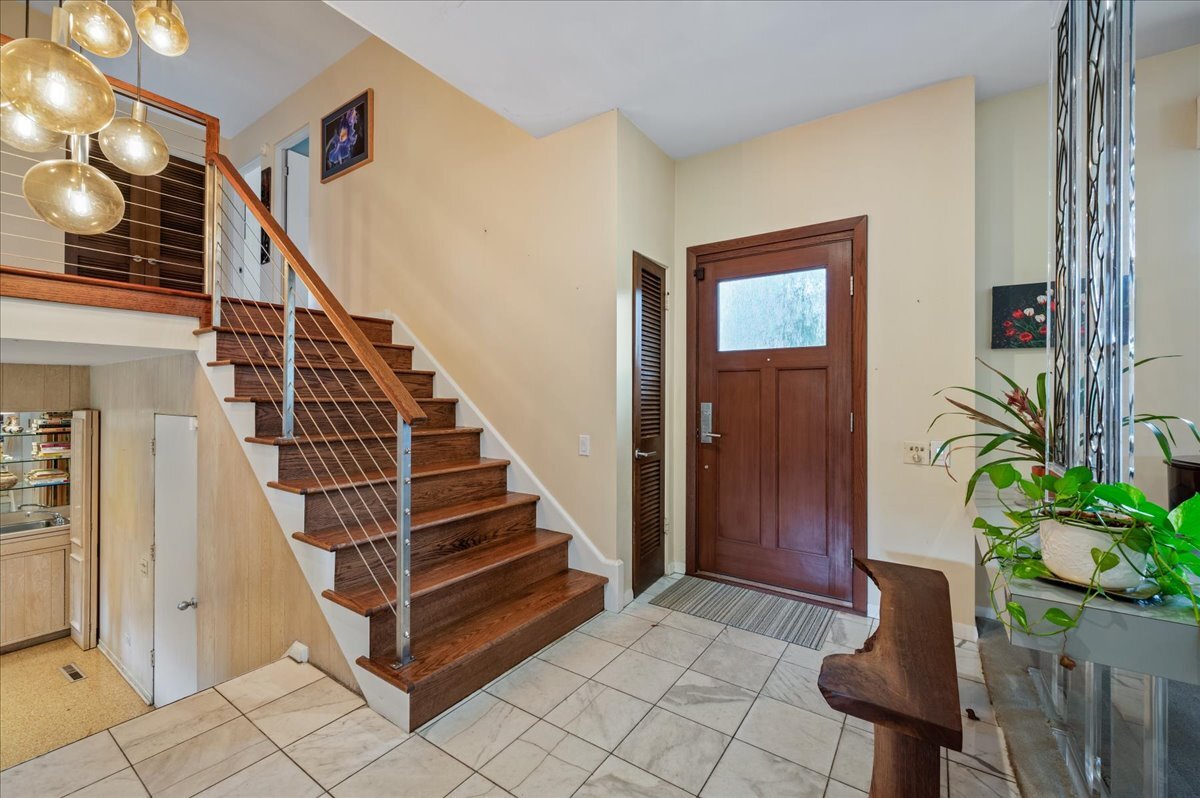 746 Woodridge Lane