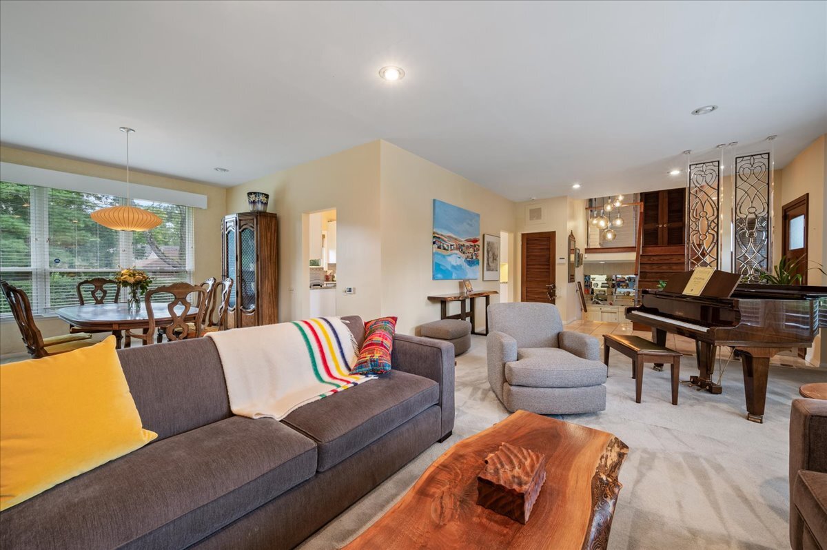 746 Woodridge Lane