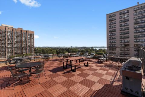 Tiny photo for 708 W Bittersweet Place #111, Chicago, IL 60613 (MLS # 12466194)