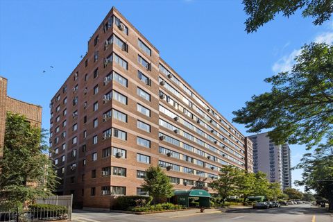 Tiny photo for 708 W Bittersweet Place #111, Chicago, IL 60613 (MLS # 12466194)