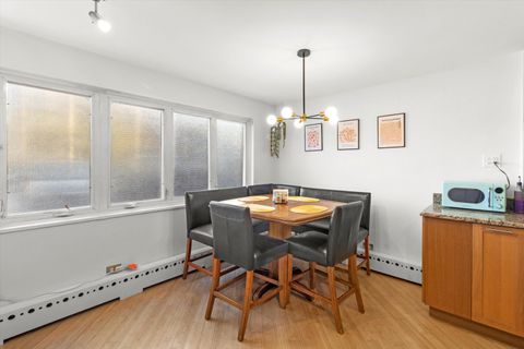 Tiny photo for 708 W Bittersweet Place #111, Chicago, IL 60613 (MLS # 12466194)