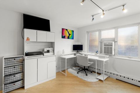 Tiny photo for 708 W Bittersweet Place #111, Chicago, IL 60613 (MLS # 12466194)