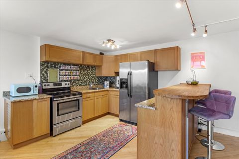 Tiny photo for 708 W Bittersweet Place #111, Chicago, IL 60613 (MLS # 12466194)