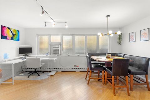 Tiny photo for 708 W Bittersweet Place #111, Chicago, IL 60613 (MLS # 12466194)