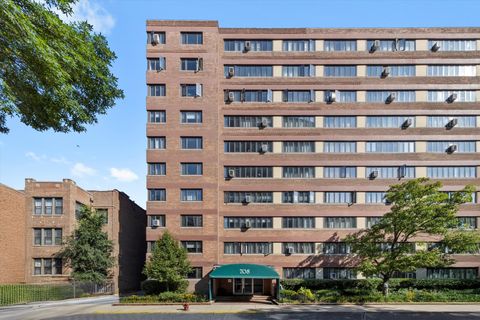 708 W Bittersweet Place 111 Chicago IL 60613