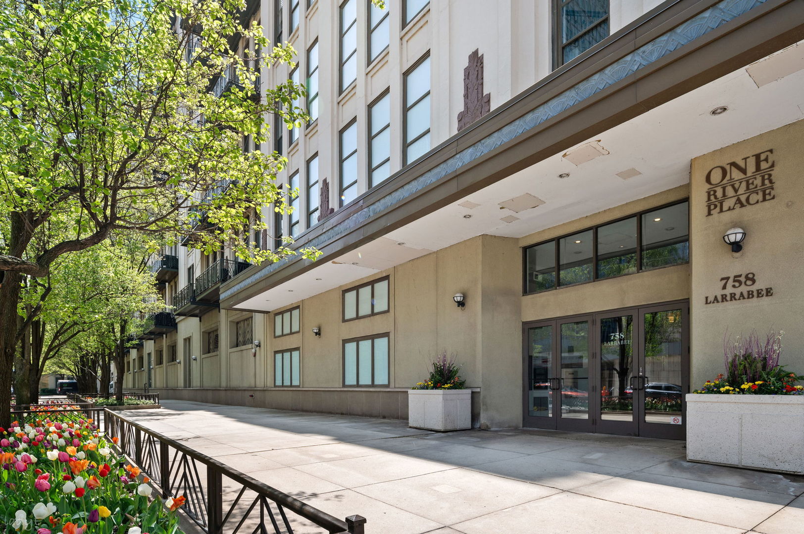 758 N Larrabee Street 620