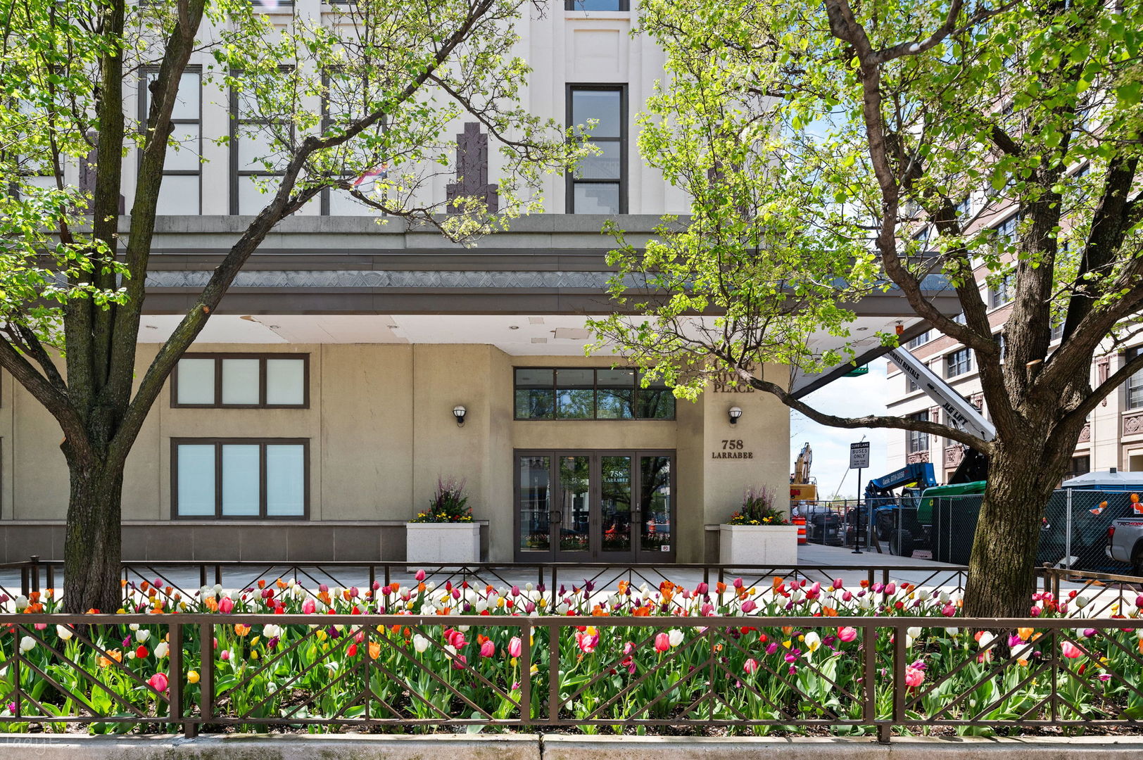 758 N Larrabee Street 620