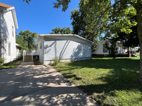 Photo of 808 E Hickory Street, Streator, IL 61364 (MLS # 12485602)