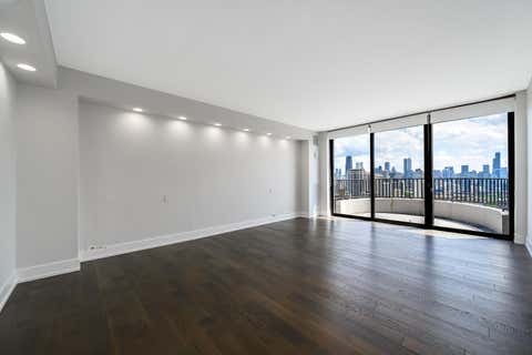 Tiny photo for 2020 N Lincoln Park West PARK #38ML, Chicago, IL 60614 (MLS # 12678574)