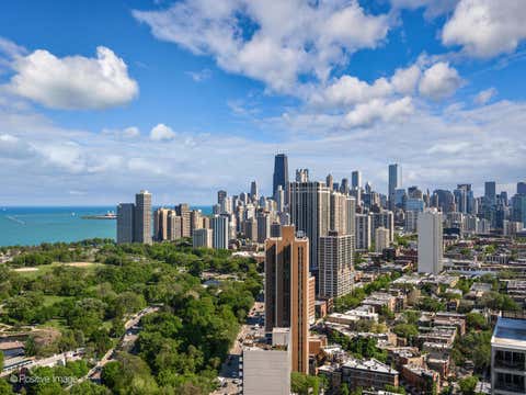 Tiny photo for 2020 N Lincoln Park West PARK #38ML, Chicago, IL 60614 (MLS # 12678574)