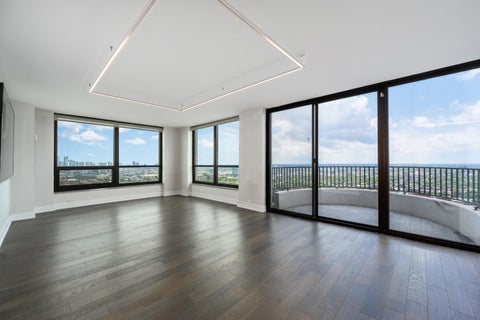 Tiny photo for 2020 N Lincoln Park West PARK #38ML, Chicago, IL 60614 (MLS # 12678574)