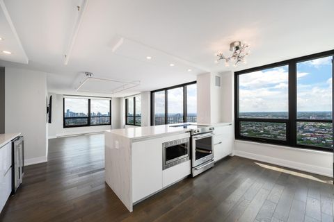 Tiny photo for 2020 N Lincoln Park West PARK #38ML, Chicago, IL 60614 (MLS # 12678574)