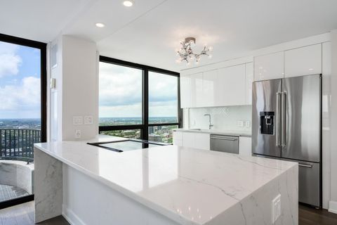 Tiny photo for 2020 N Lincoln Park West PARK #38ML, Chicago, IL 60614 (MLS # 12678574)
