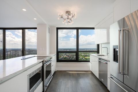 Tiny photo for 2020 N Lincoln Park West PARK #38ML, Chicago, IL 60614 (MLS # 12678574)