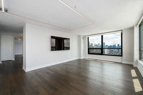 Tiny photo for 2020 N Lincoln Park West PARK #38ML, Chicago, IL 60614 (MLS # 12678574)