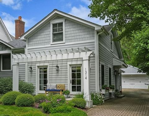 Photo of 1314 Maple Street, Western Springs, IL 60558 (MLS # 12545972)