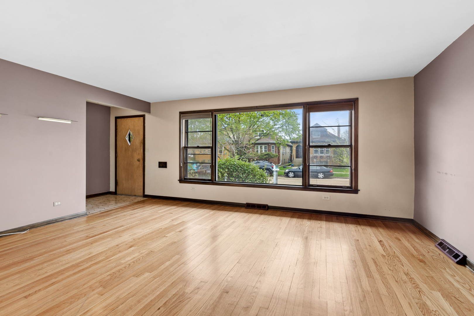 5906 Capulina Avenue