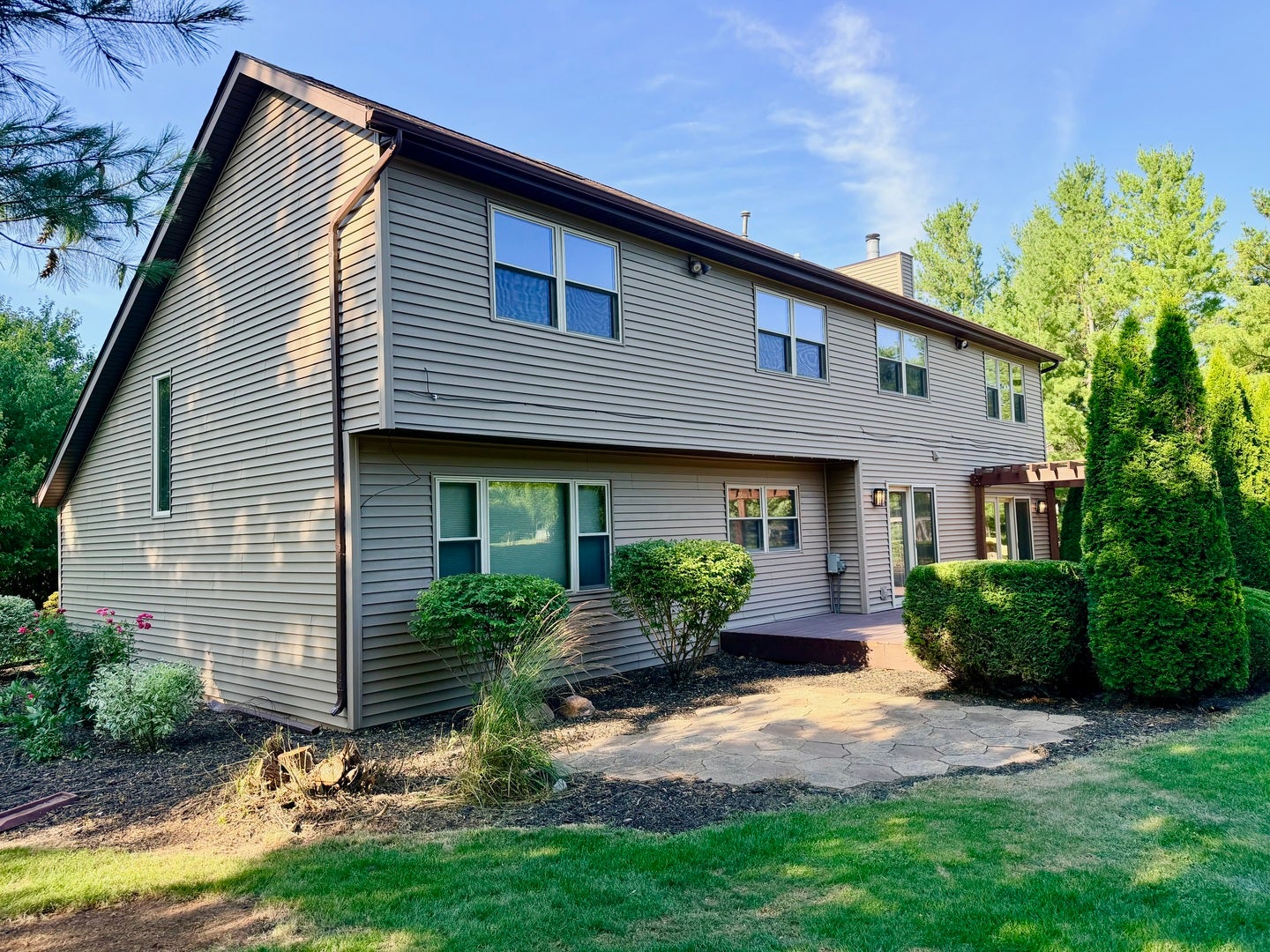 643 Lindgren Lane