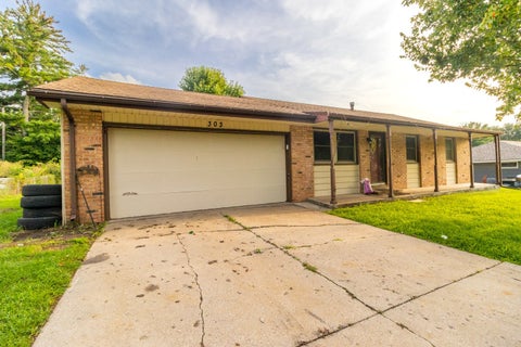 Tiny photo for 303 Hough Drive, Machesney Park, IL 61115 (MLS # 12772132)