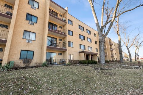 Photo of 6670 S Brainard Avenue #411, Countryside, IL 60525 (MLS # 12563971)