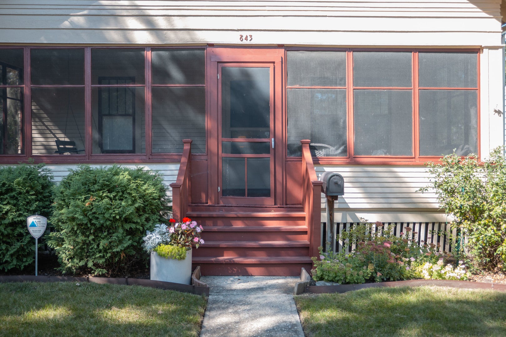 843 Pearl Street