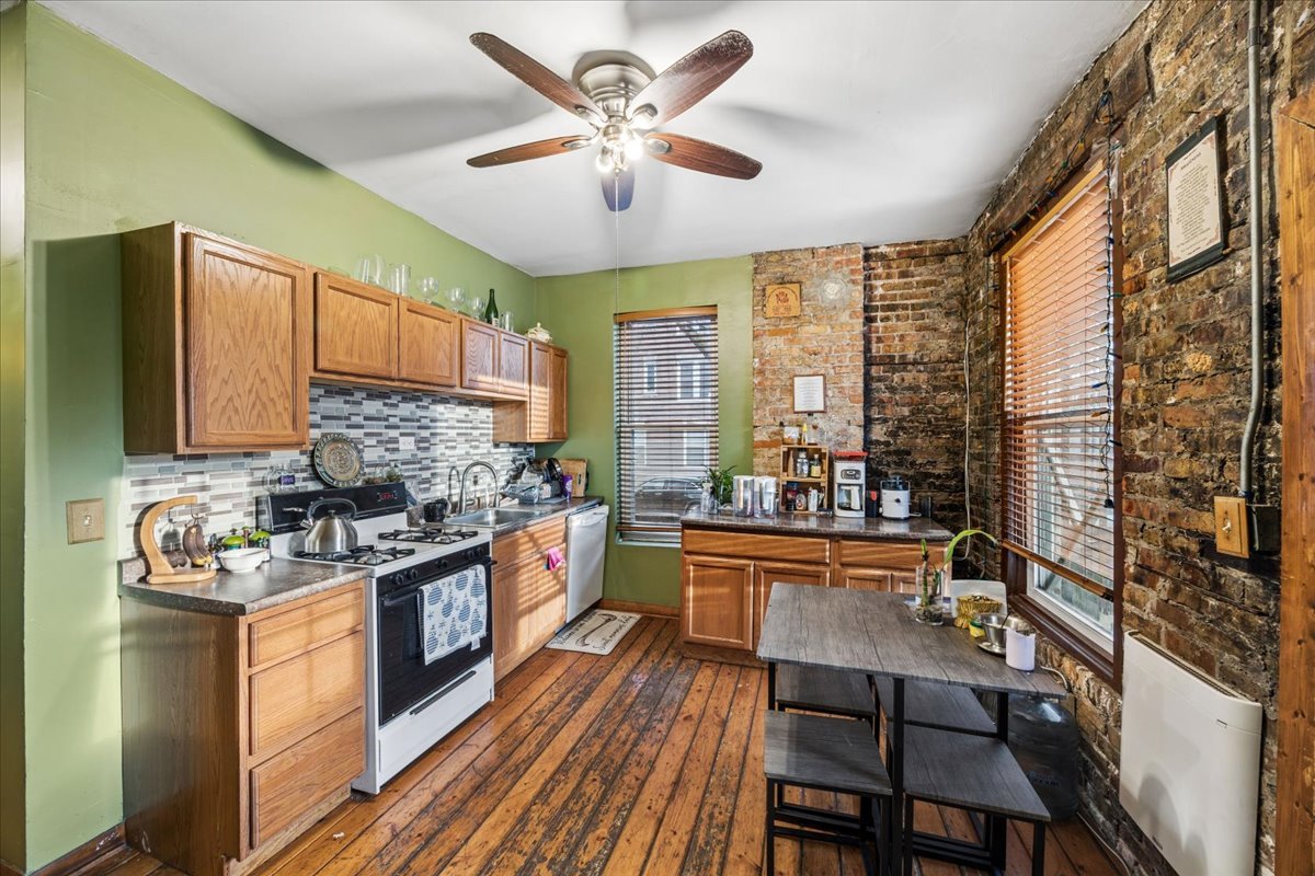 1400 N Artesian Avenue