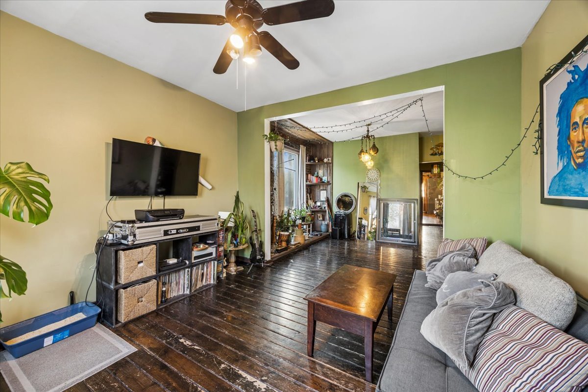 1400 N Artesian Avenue