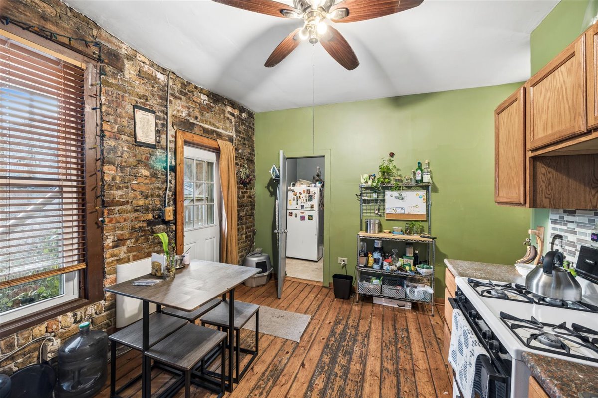 1400 N Artesian Avenue