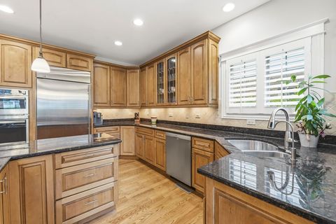 Tiny photo for 103 N Kennicott Avenue, Arlington Heights, IL 60005 (MLS # 12651751)