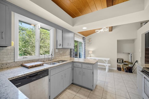 Tiny photo for 34 Londonderry Lane, Lincolnshire, IL 60069 (MLS # 12652674)