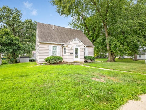 Tiny photo for 300 E 4th Street, Rock Falls, IL 61071 (MLS # 12726674)