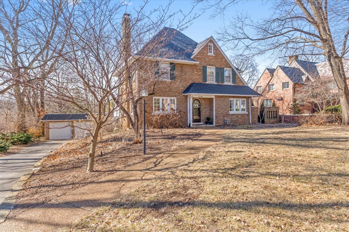 2121 Illini Road