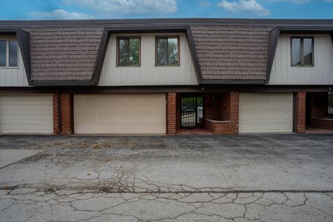 Tiny photo for 4 Cour La Salle Court, Palos Hills, IL 60465 (MLS # 12501955)