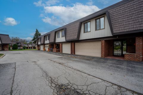 Tiny photo for 4 Cour La Salle Court, Palos Hills, IL 60465 (MLS # 12501955)