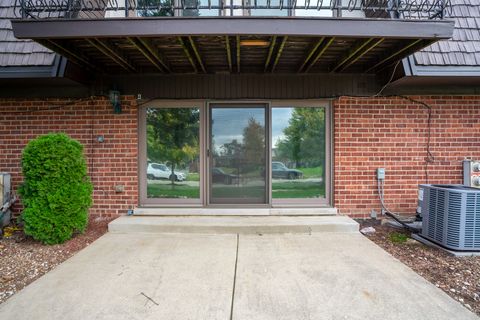 Tiny photo for 4 Cour La Salle Court, Palos Hills, IL 60465 (MLS # 12501955)