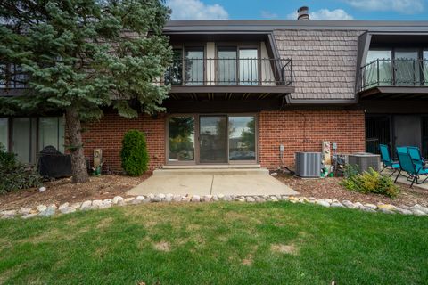 Tiny photo for 4 Cour La Salle Court, Palos Hills, IL 60465 (MLS # 12501955)