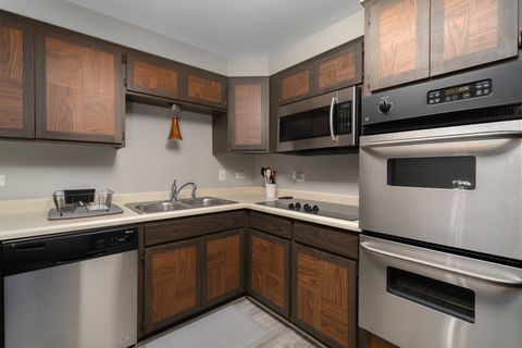 Tiny photo for 4 Cour La Salle Court, Palos Hills, IL 60465 (MLS # 12501955)